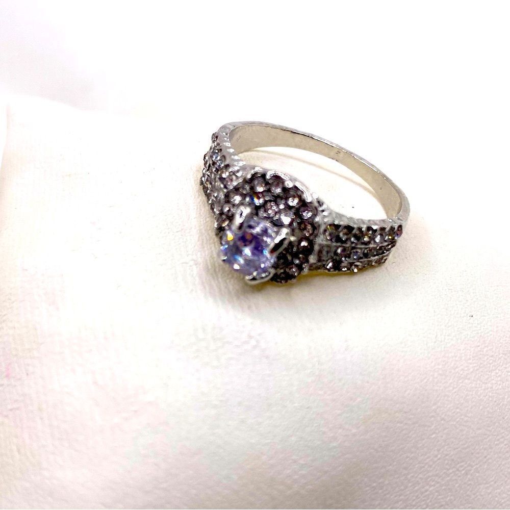 Beautiful sparkling layered silver toned rhinestone size 9 ring band - Picture 4 of 6